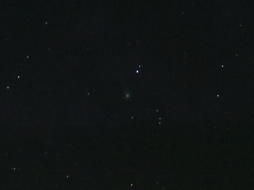 캐논 SX50 HS로 촬영한 C/2013 R1 러브조이 혜성 - 위로 뻗은 꼬리가 보임