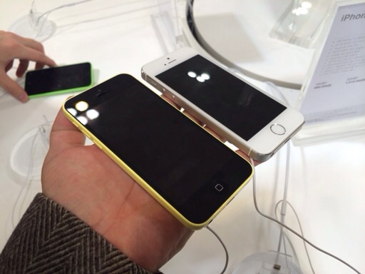 iPhone 5C Yellow and iPhone 5S White